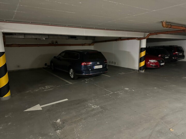 Prenájom garážového státia na Gercenovej ulici v Petržalke