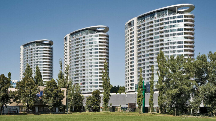 Prenájom garážového státia v III. vežiach na Bajkalskej ulici