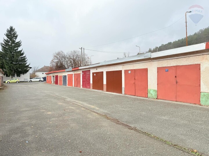 Murovaná garáž na predaj na Puškinovej ulici v Humennom