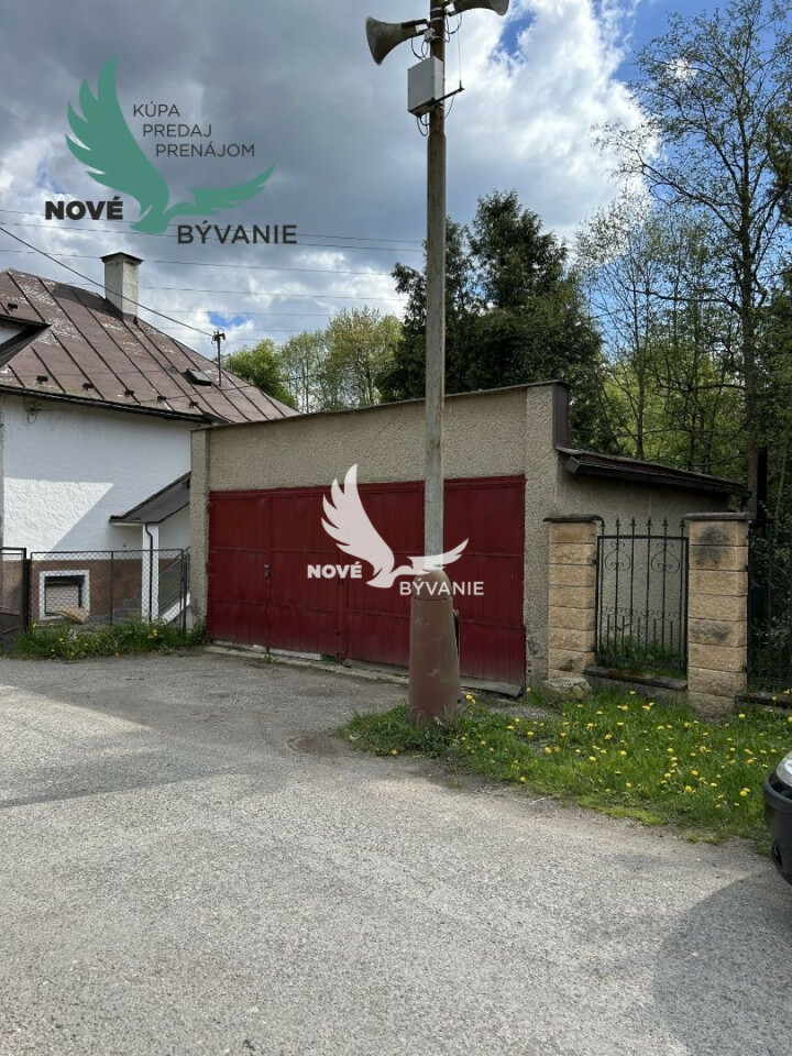 Dvojgaráž na predaj v Brezne s elektrinou a možnosťou kúrenia