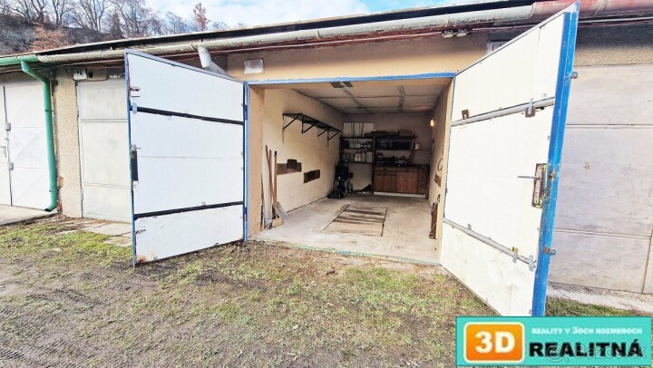 Garáž na predaj s montážnou jamou a elektrinou v Prievidzi