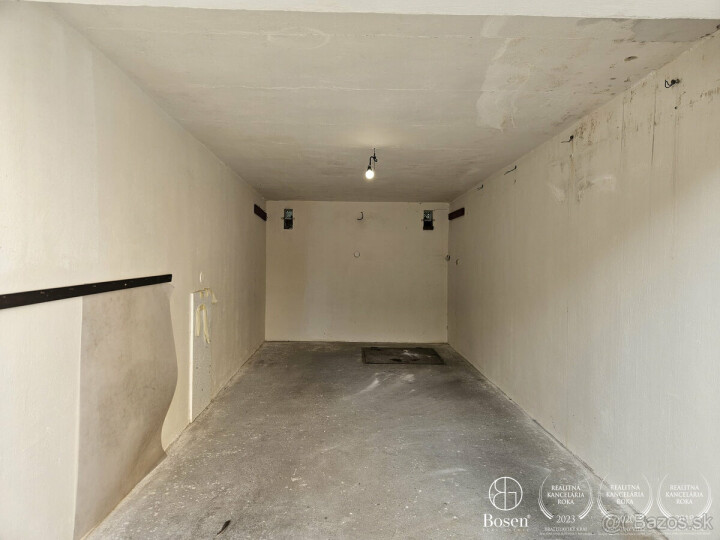 Na predaj garáž v Dunajskej Strede, Ružový Háj - 18m²