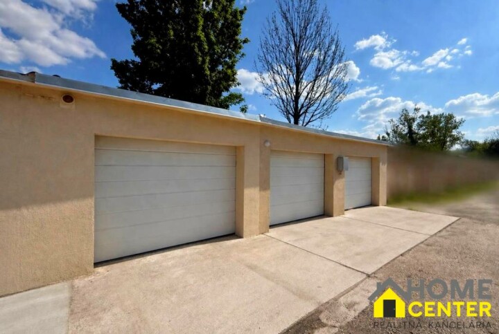 Na predaj tri zrekonštruované garáže v Komárne