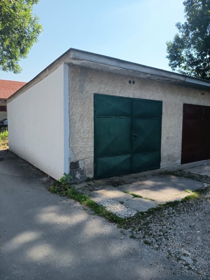 Na predaj zateplená garáž s montážnou jamou vo Vrutkach