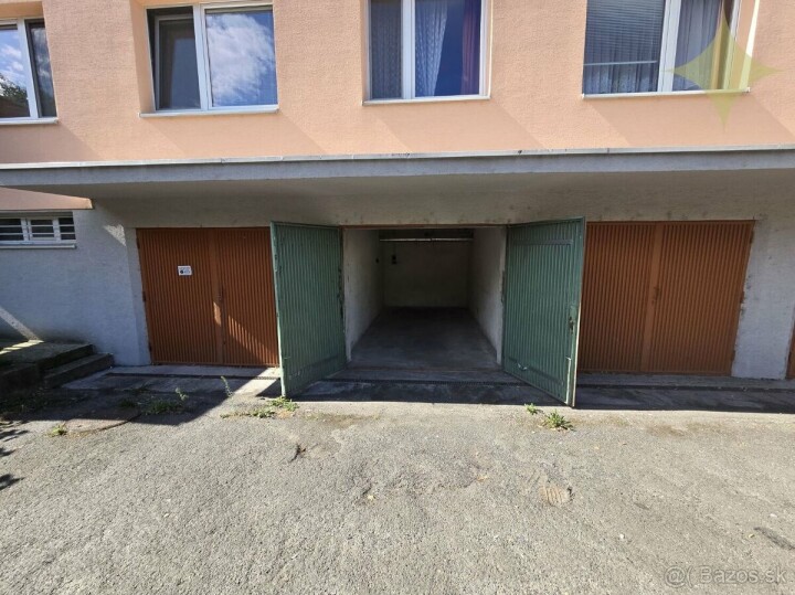 Predaj garáže v Dúbravke s elektrickou prípojkou