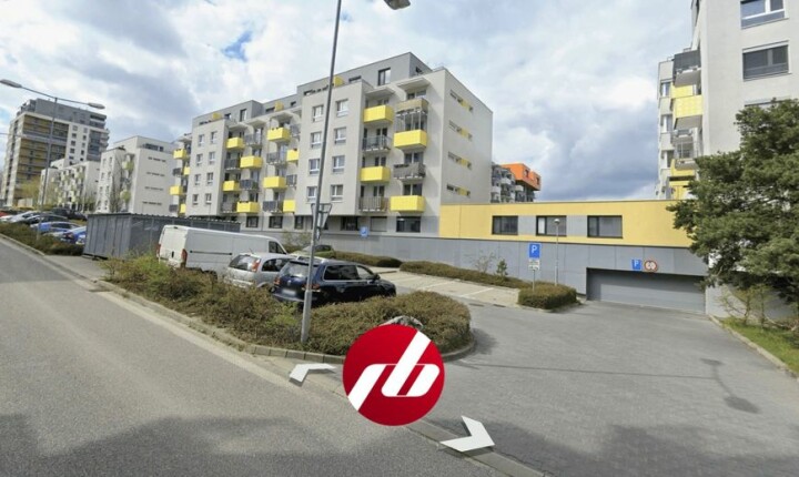 Priestranné garážové státie na predaj v Dúbravke