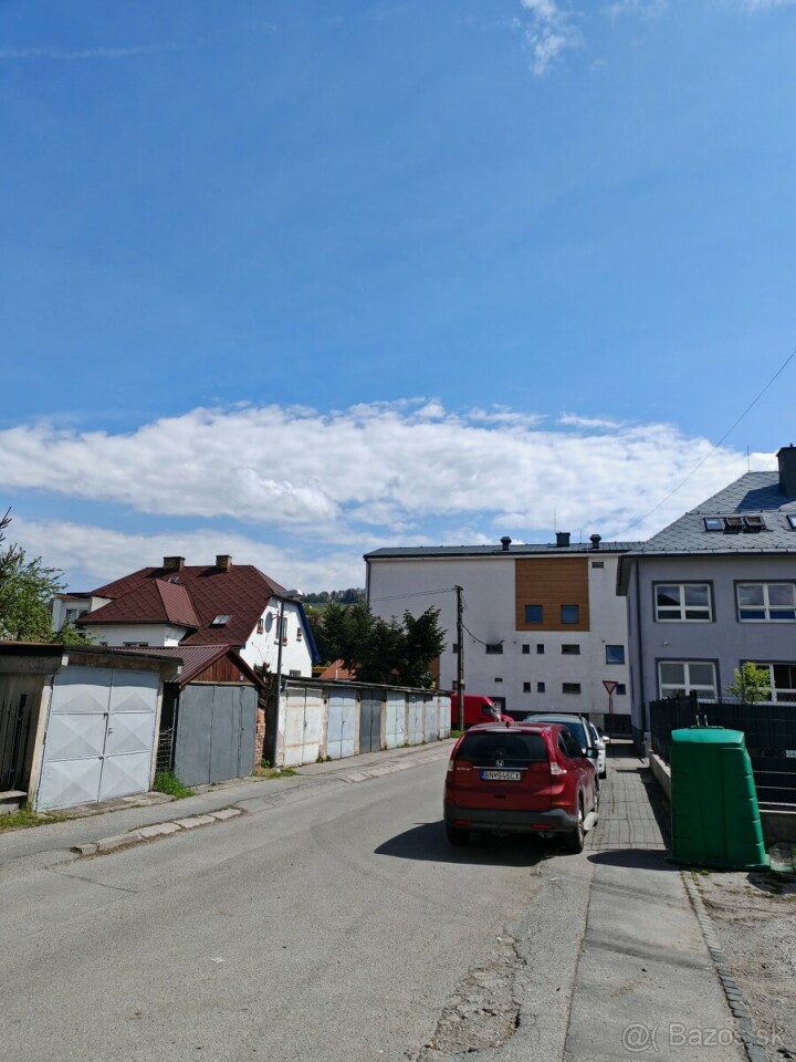 Predaj garáže v Dolnom Kubíne pri Kruháči