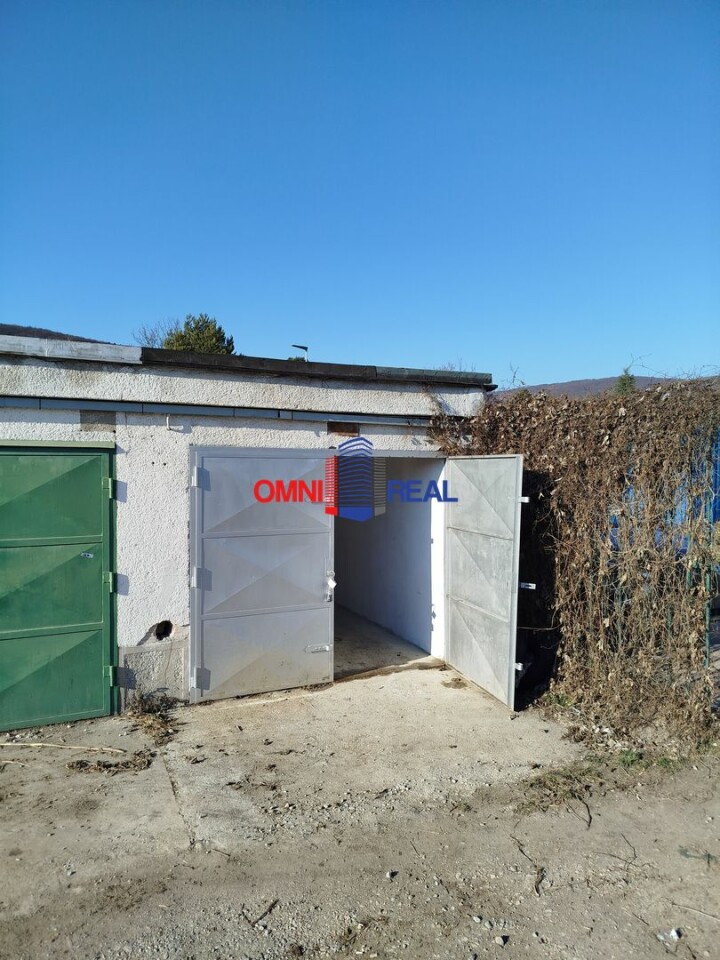 Na predaj garáž na Skalickej ceste v Bratislave s elektrinou