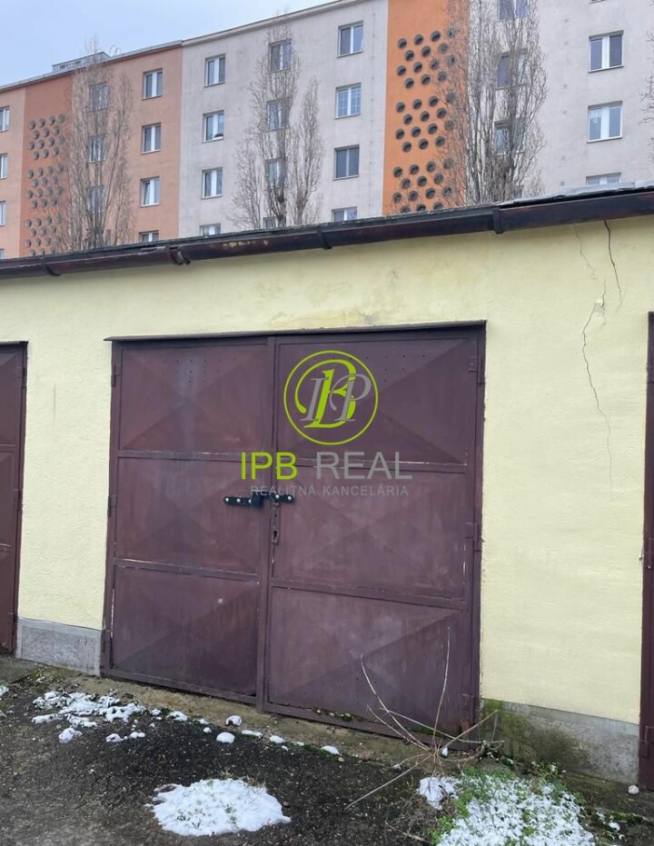 Samostatná garáž na predaj na Varšavskej ulici v Novom Meste