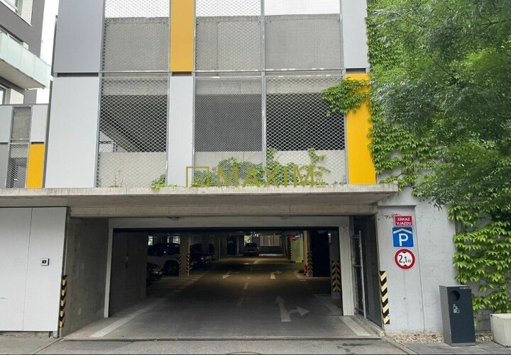 Predaj vnútorného garážového státia na Jégého ulici