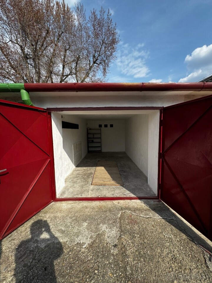 Na predaj garáž s montážnou jamou v Trenčíne, Sihoť