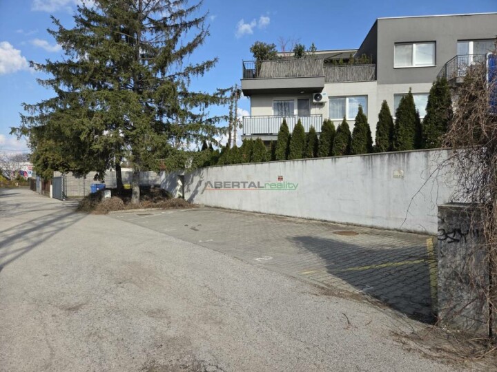 Prenájom vonkajšieho parkovacieho státia v Ružinove