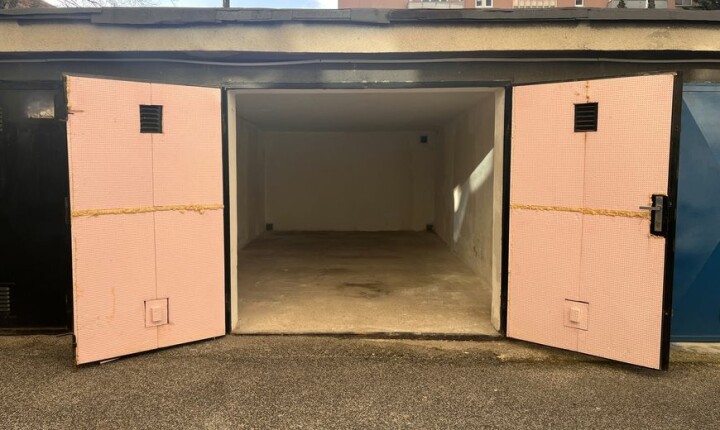 Murovaná garáž na predaj v Ružinove