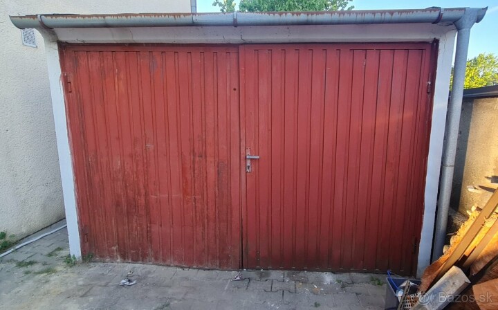 Na predaj prefabrikovaná železobetónová garáž s bránou