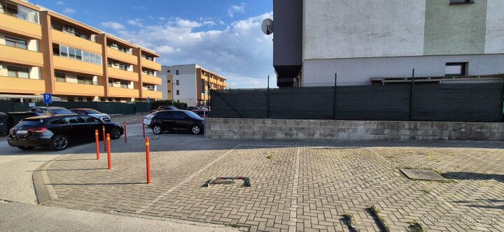 Predaj vonkajšieho parkovacieho státia na ul. Slávičia v Senci