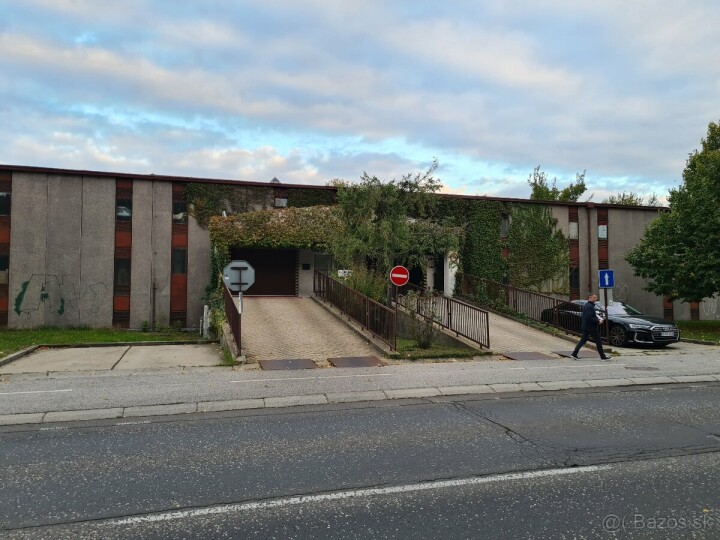 Prenájom garáže s elektrinou a zabezpečením - Vrakuňa Dvojkrížna