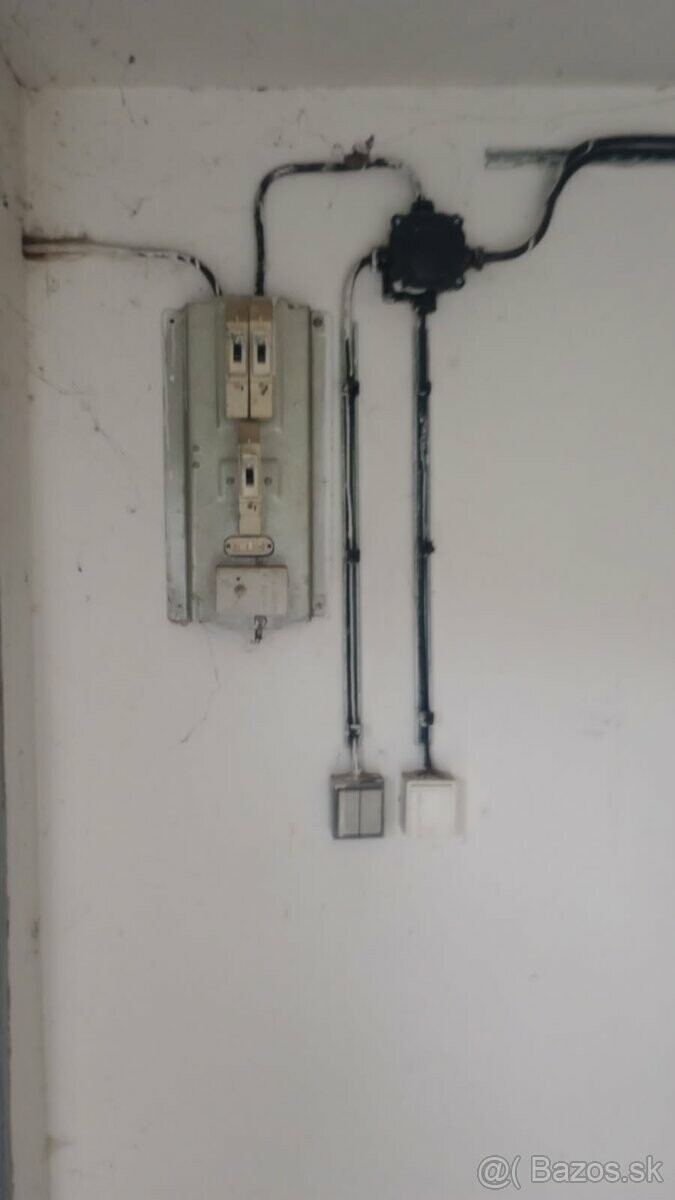 Prenájom garáže v Humennom na Sídl. III. s elektrinou