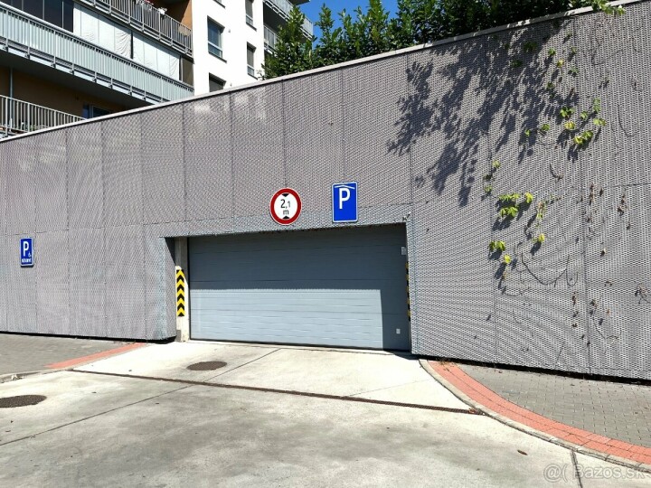Prenájom parkovacieho miesta 17 m² v Dúbravke