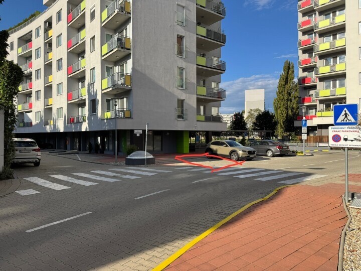 Prenájom vonkajšieho parkovacieho státia v Petržalke na Úderníckej ulici