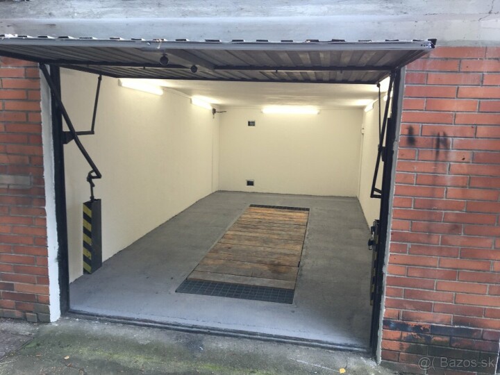 Prenájom garáže s montážnou jamou a elektrinou v Zlatých Moravciach