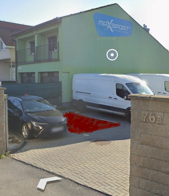 Prenájom parkovacieho miesta v uzatvárateľnom areáli – Mlynské luhy 76A, Bratislava