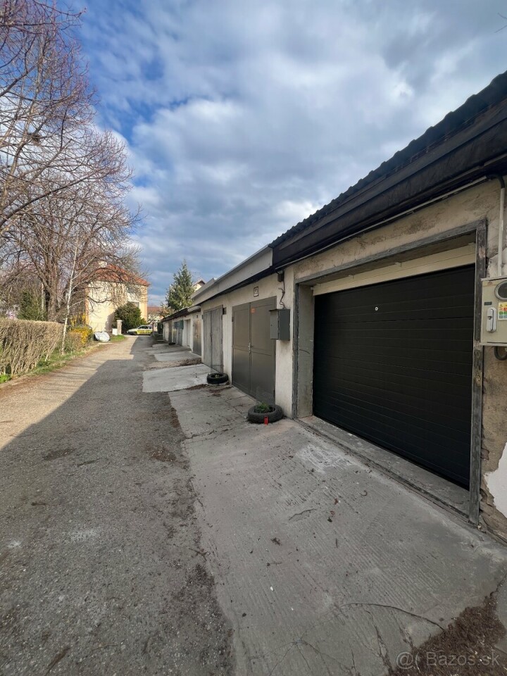 Prenájom garáže s elektrinou a montážnou jamou v Komárne