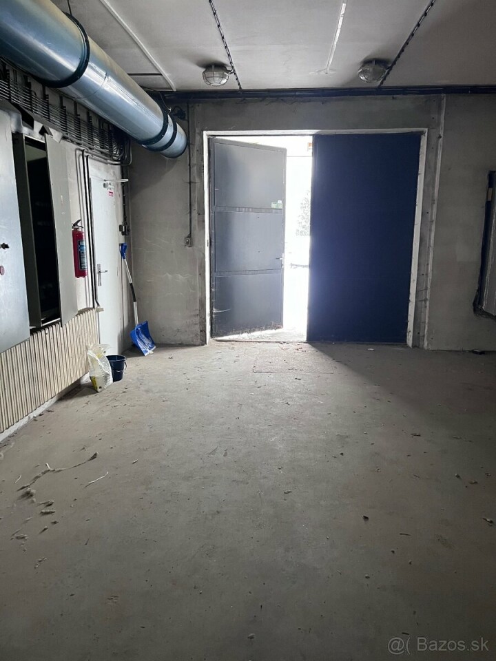 Prenájom vyhrievanej garáže v centre Čadce