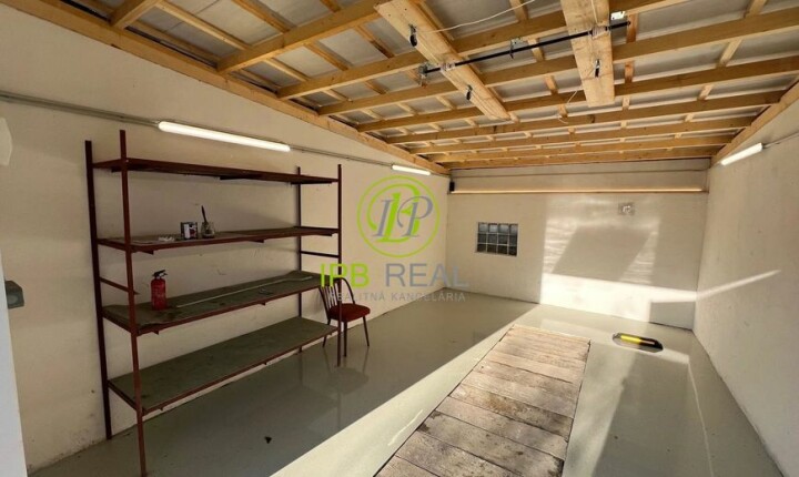 Priestranná garáž na Agátovej ulici v Dúbravke