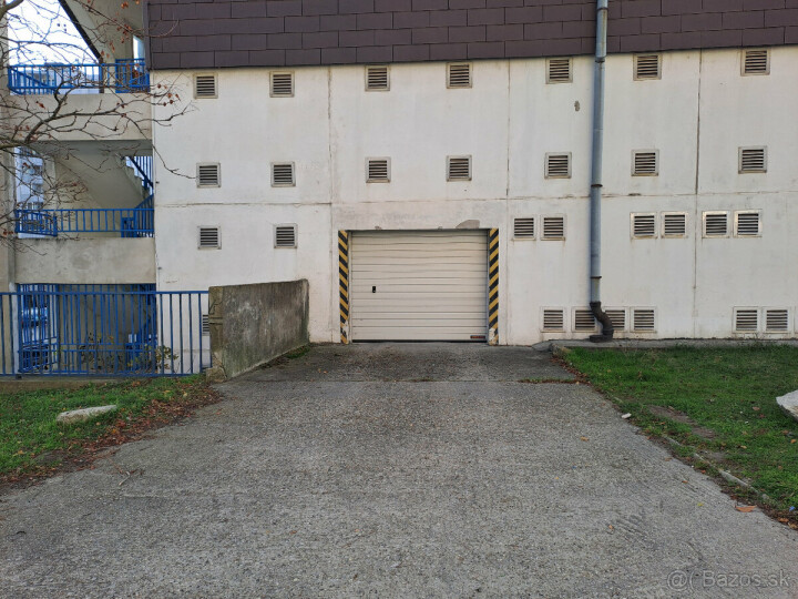 Na predaj samostatná garáž na Matejkovej ulici