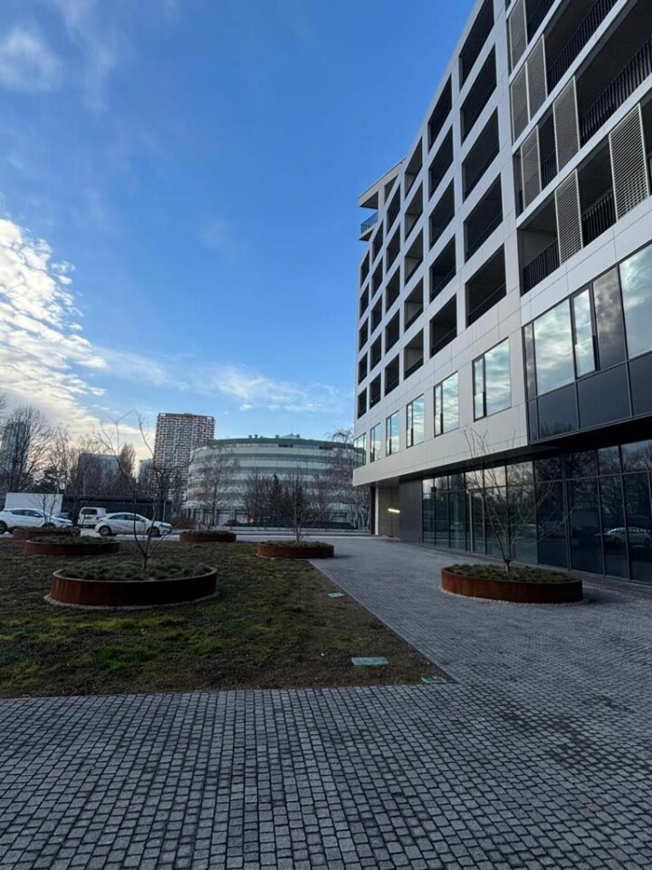 Prenájom garážového státia pri vstupe do budovy A