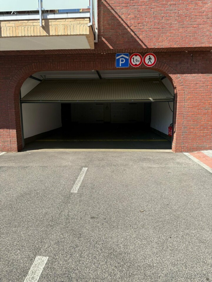 Prenájom garáže v obytnom dome na Šustekovej ulici 49/51