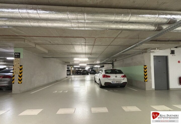 Predaj priestranného parkovacieho miesta v garáži EINPARK