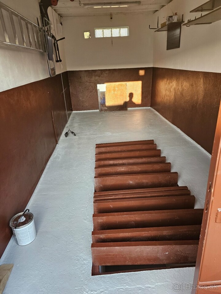 Dlhodobý prenájom garáže v Novej Dubnici s elektrinou