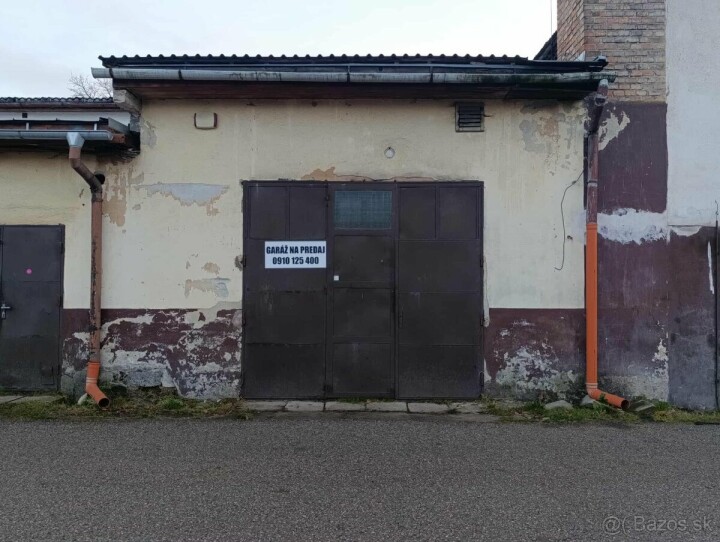 Na predaj 4 garáže, 3 prepojené a 1 samostatná