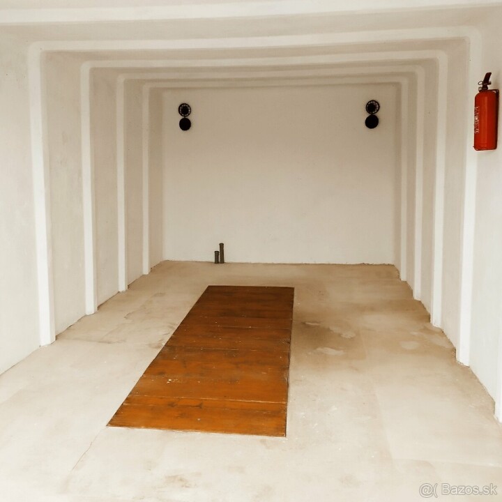 Predaj zrekonštruovanej garáže s jamou na Malokarpatskej ulici v Pezinku