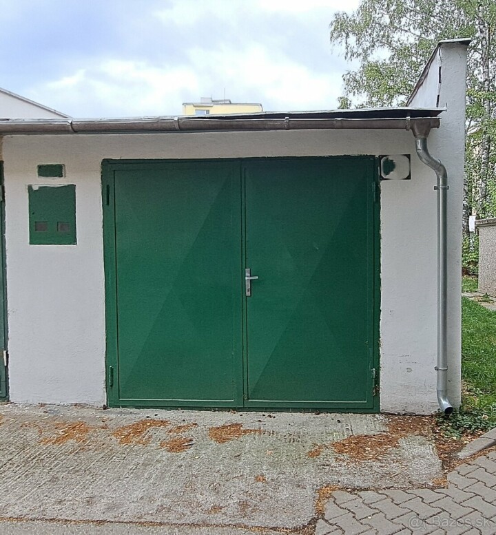 Garáž na prenájom v centre mesta Kozačeka-V.P.Totha