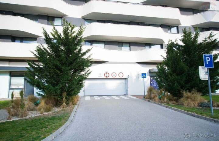 Na predaj vnútorné parkovacie miesto 12 m2 v komplexe Matador