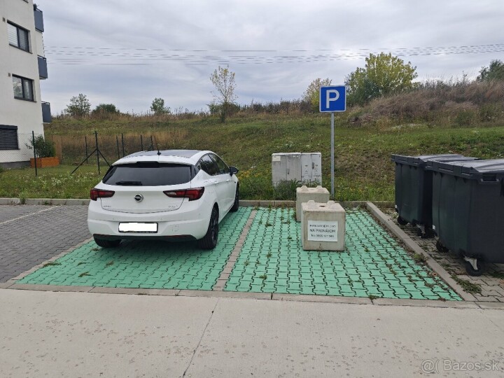 Na predaj dve parkovacie miesta vedľa seba na ulici Lúčna