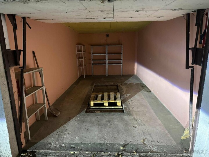 Dlhodobý prenájom uzamykateľnej garáže s jamou v Galante