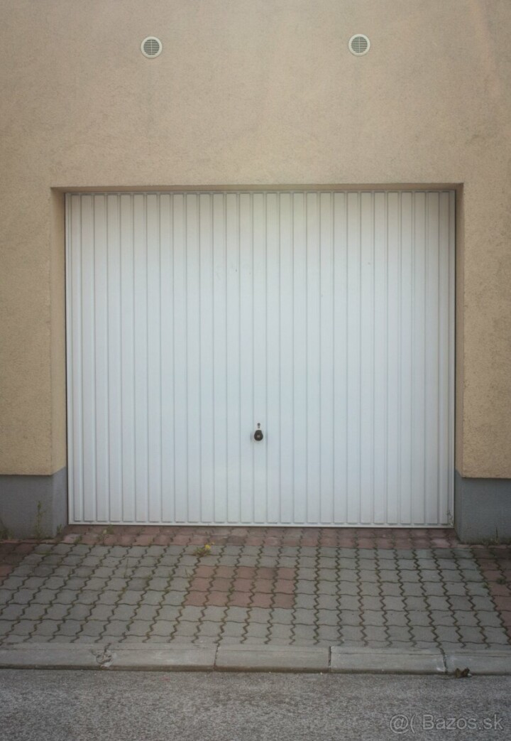 Prenájom garáže s automatickou bránou v Prievidzi