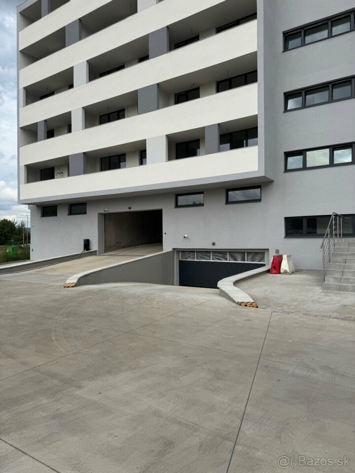 Prenájom garáže 17 m² na Zvončekovej ulici v Michalovciach