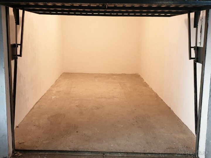 Na predaj garáž v garážovom dome v Dunajskej Strede