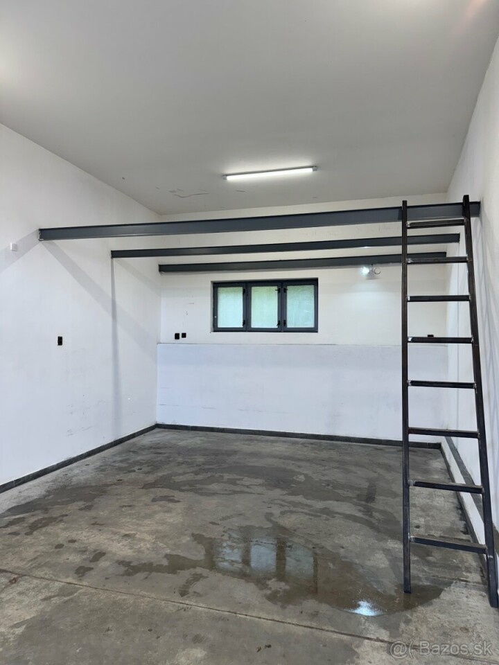 Priestranná garáž na prenájom v Banisku, 40 m²