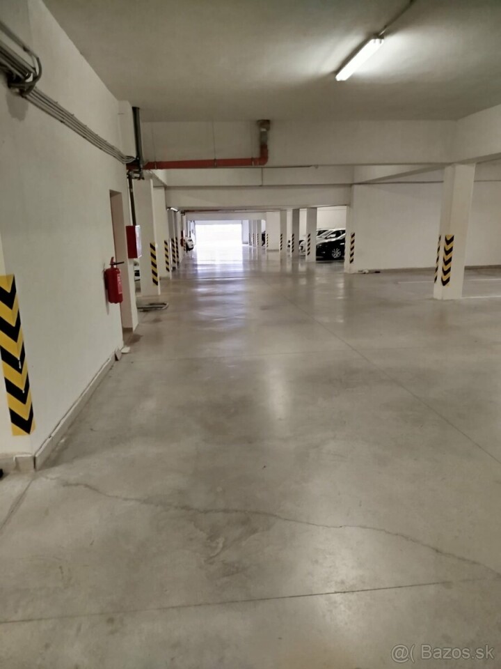 Prenájom garážového státia na Zobore za 75,- Euro mesačne