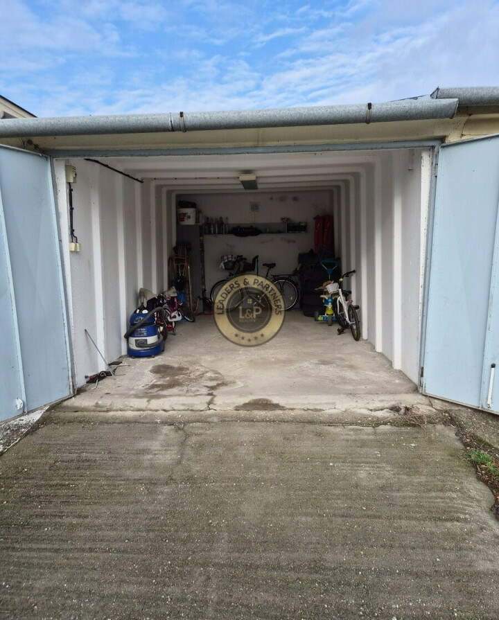 Predaj garáže s pozemkom v Seredi na Vonkajšom rade