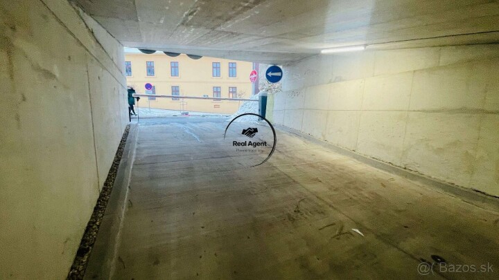 Prenájom vnútorného parkovacieho miesta v Košiciach na Továrenskej ulici