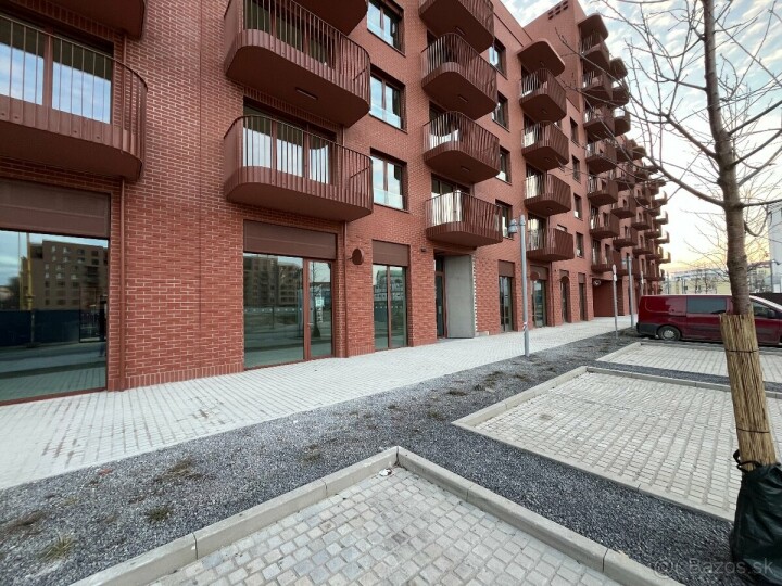 Prenájom vonkajšieho parkovacieho miesta v projekte Zwirn 3