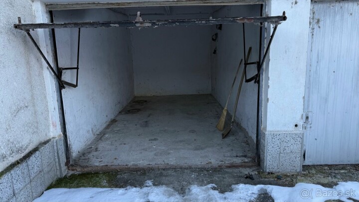 Na predaj garáž v Púchove s pozemkom