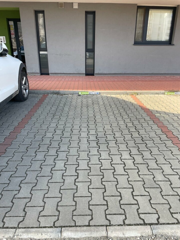 Vonkajšie parkovacie miesto na prenájom v Galante