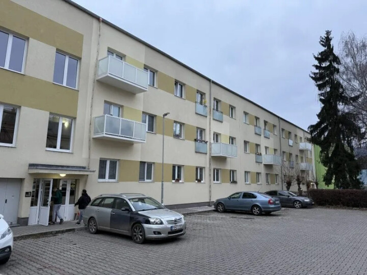 Prenájom parkovacieho miesta pred bytovkou Mládežnícka 323/19